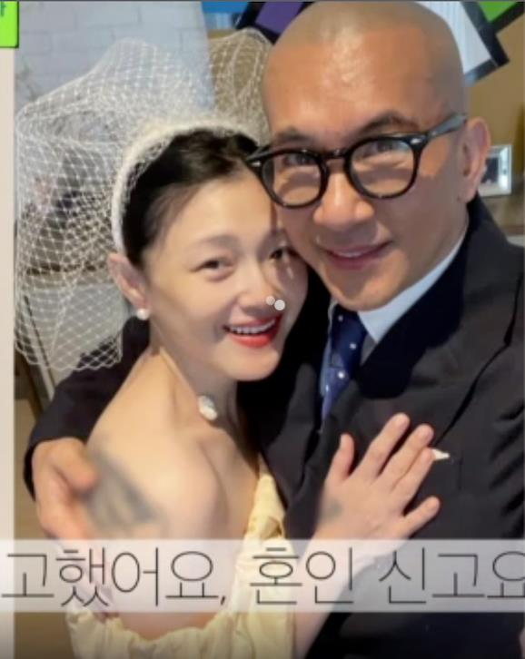 具俊曄（右）公開和大S的甜蜜照。圖／摘自tvN