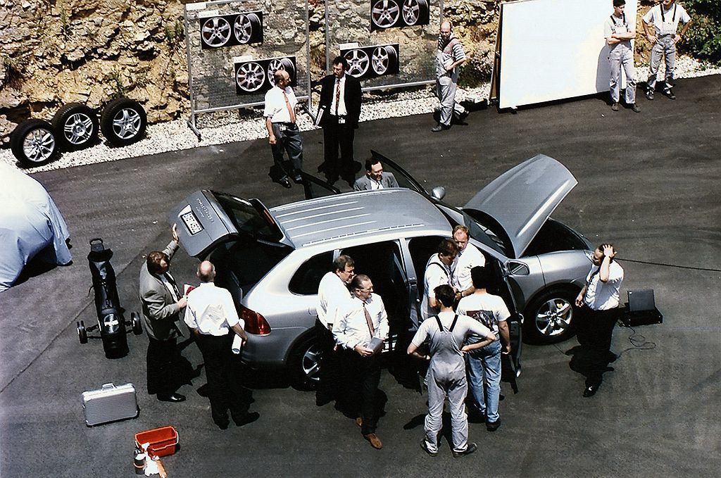 1998年6月公布保時捷Cayenne的開發專案名為「科羅拉多（Colorado...