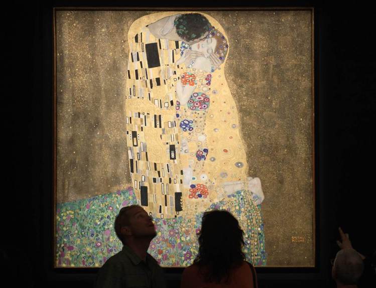 古斯塔夫・克林姆代表作《吻》受日本浮世繪影響，以純金打造。 圖／路透社