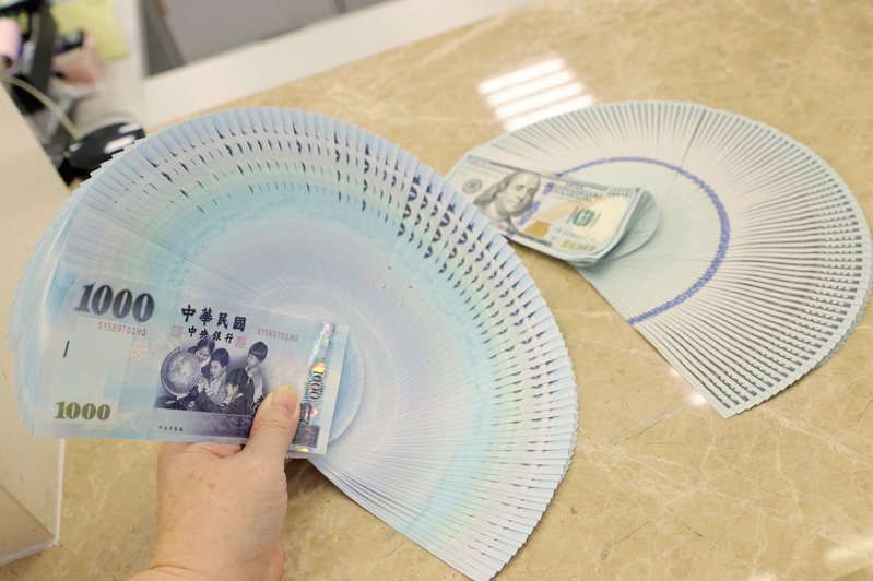 台北外匯市場新台幣兌美元今天中午暫收29.789元，升0.1分，成交金額7.21億美元。聯合報系資料照