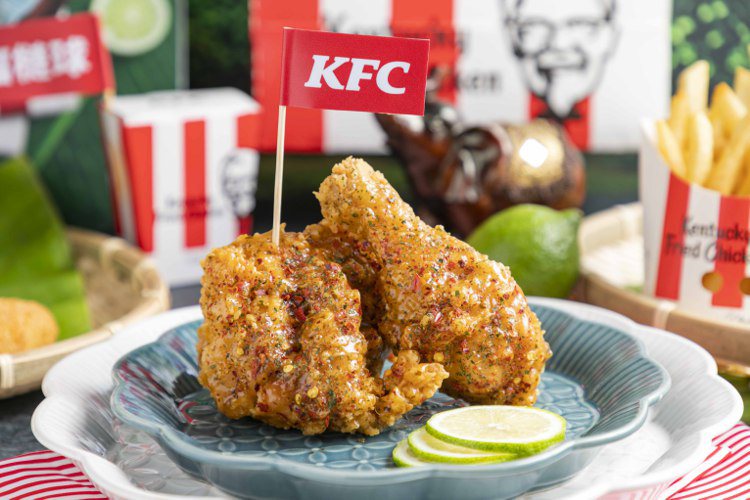 肯德基新推出泰式風味的「酸辣滴咔泰檸脆雞」，每份72元。圖／肯德基提供