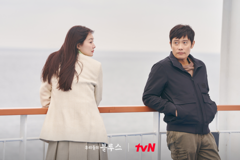 申敏兒飾演閔宣亞；李炳憲飾演李東昔。《我們的藍調時光》劇照。 圖／取自tvN