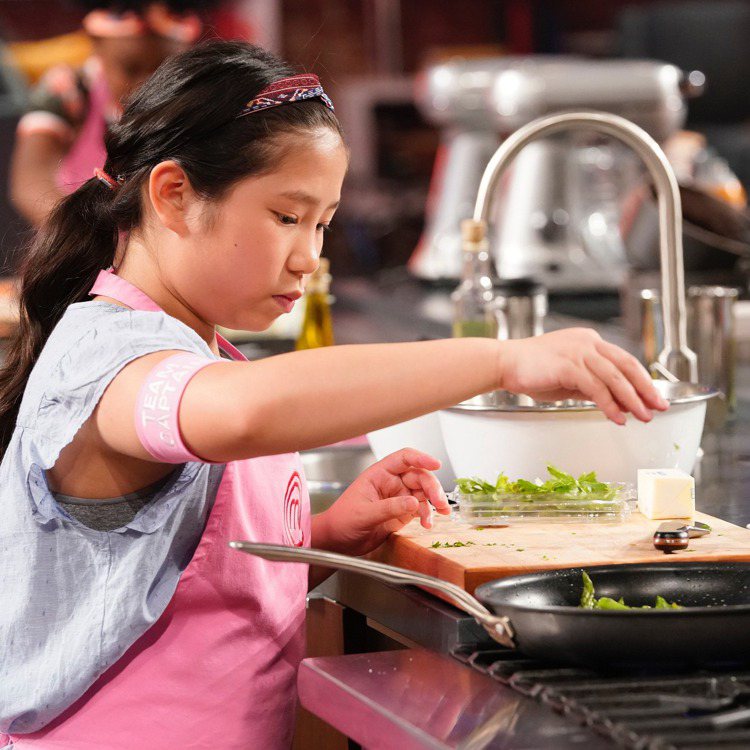 莉亞在《小小頂級廚師美國版》第8季中一路過關斬將。 圖／擷自MasterChef...