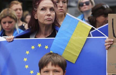 歐盟領導人授予烏克蘭候選國地位。 美聯社