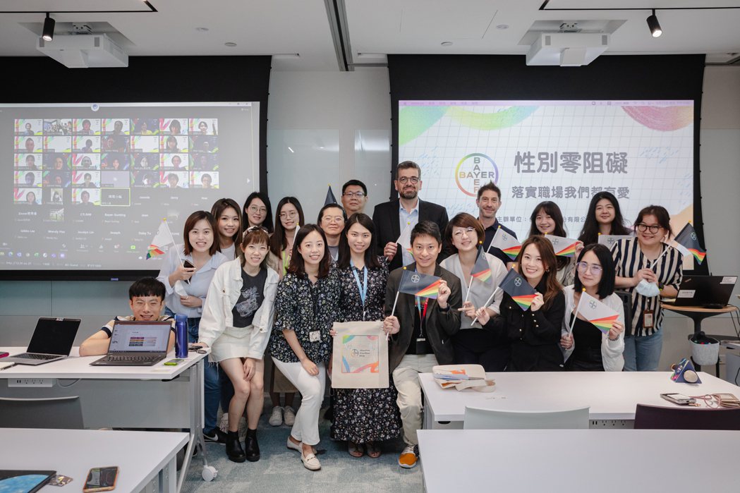 台灣拜耳以線上、線下同步形式舉辦演講活動，讓員工更認識友善職場的重要和優勢，並一...