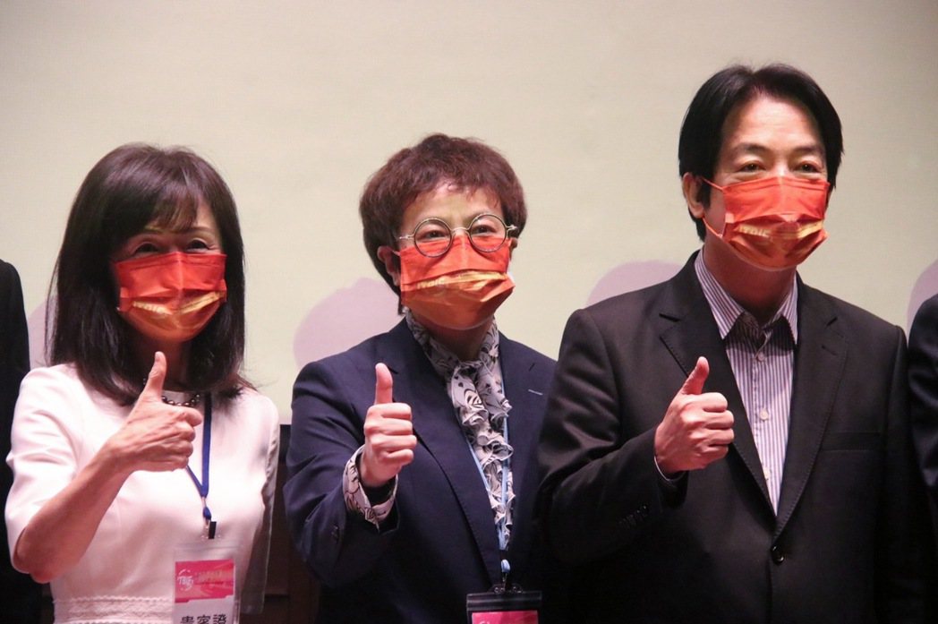 成功大學蘇慧貞校長（左）出席台南區塊鏈產業國際博覽會，表示成大不會缺席。 成大/...