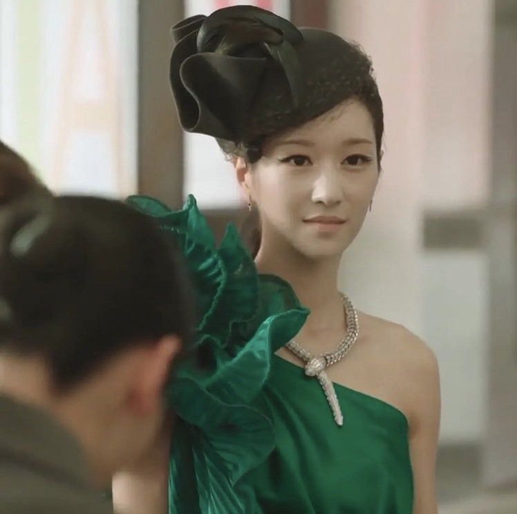 徐睿知飾演的李拉艾在劇中配戴寶格麗Serpenti系列頂級白K金鑽石項鍊。圖／摘自IG