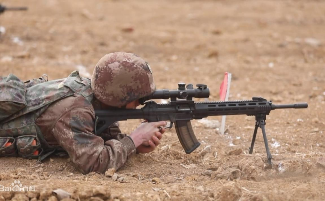 中共新疆軍區某部隊換發191式精準步槍，具多項特點。（百度百科）