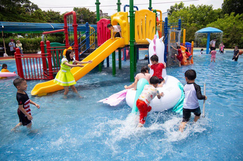 竹崎親水公園兒童戲水區將於7月1日開放免費戲水。圖／竹崎鄉公所提供