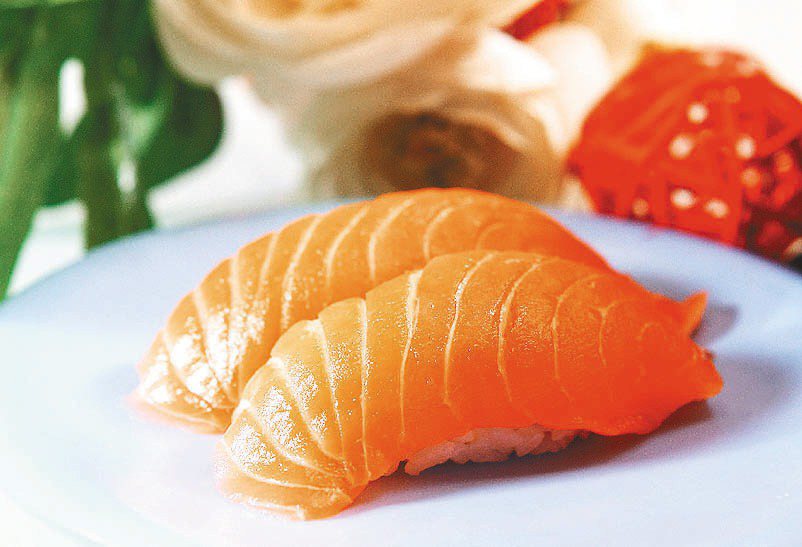 鮭魚壽司乃是爭鮮的人氣商品，傳將於6月27日漲價10元。圖／報系資料照