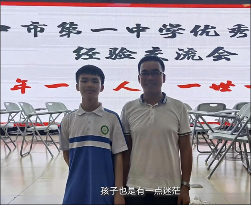 考生家長稱，考了九百分的男生（左），對於去北大或北京清華，自己有些迷茫。（快科技）