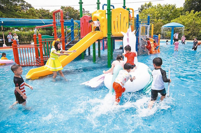 嘉義縣竹崎鄉親水公園的兒童戲水區因疫情停用兩年，預計7月1日重啟免費玩水。圖／竹崎鄉公所提供