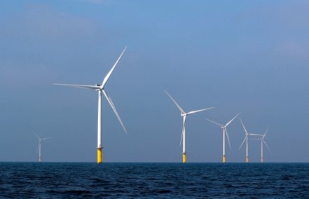 由於海上風電的需求飆升，英國皇家財產局的獲利躍增16%。這機構管理英格蘭、威爾斯和北愛附近幾乎所有的海床。（路透）
