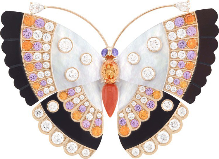 展出作品之一Feodora butterfly胸針，玫瑰金鑲嵌淡紫色及粉紅剛玉、...