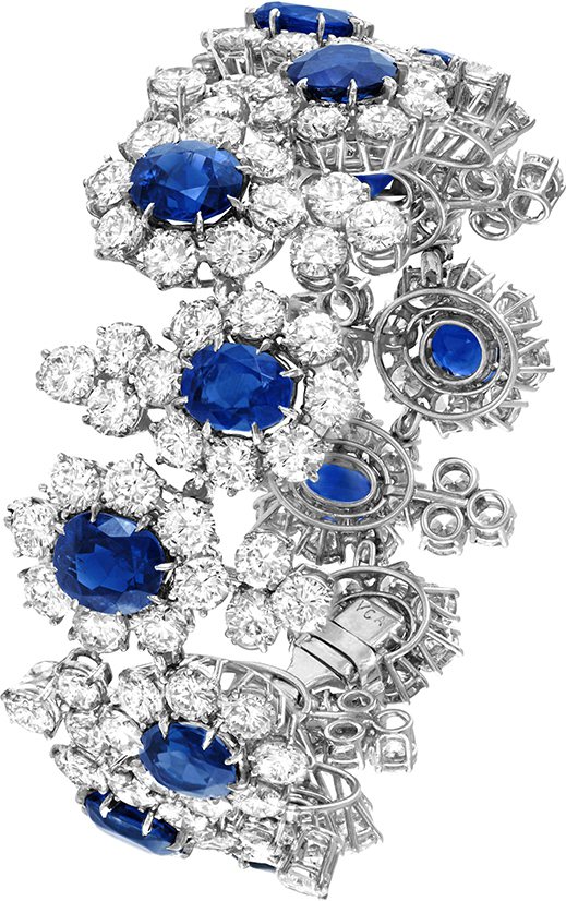 可轉換式項鍊幻化而成的手鍊，1969年，鉑金與白K金鑲嵌藍寶石、鑽石。圖／梵克雅...