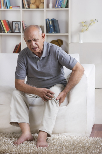 膝蓋痛是許多橘世代朋友遇到的困擾。 圖／Ingimage