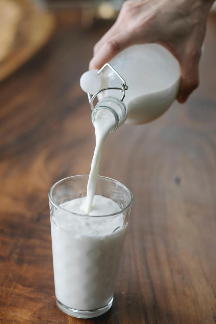 牛奶可以補充身體營養。圖／摘自pexels
