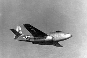 貝爾公司是美國率先研究噴射機的飛機製造商，但先後推出P-59與P-83（圖），性能都不出色。圖／美國空軍檔案照