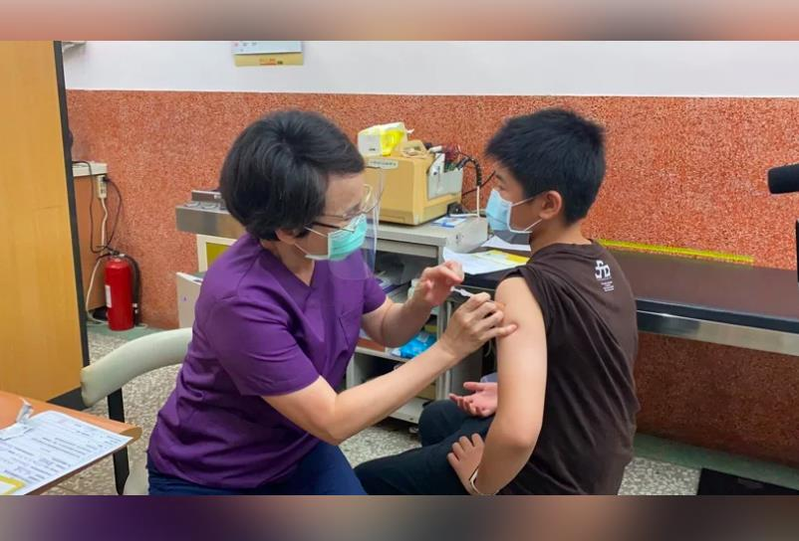 蔡炳坤表示，昨天中央ACIP已通過建議，6個月至5歲幼兒莫德納疫苗接種2劑基礎劑，間隔4至8周以上，可望7月中下旬開始接種第1劑疫苗。圖／本報資料照片