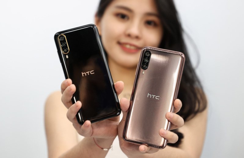 宏達電昨日推出全球首支元宇宙手機「HTC Desire 22 Pro」，售價11,990元。記者余承翰／攝影