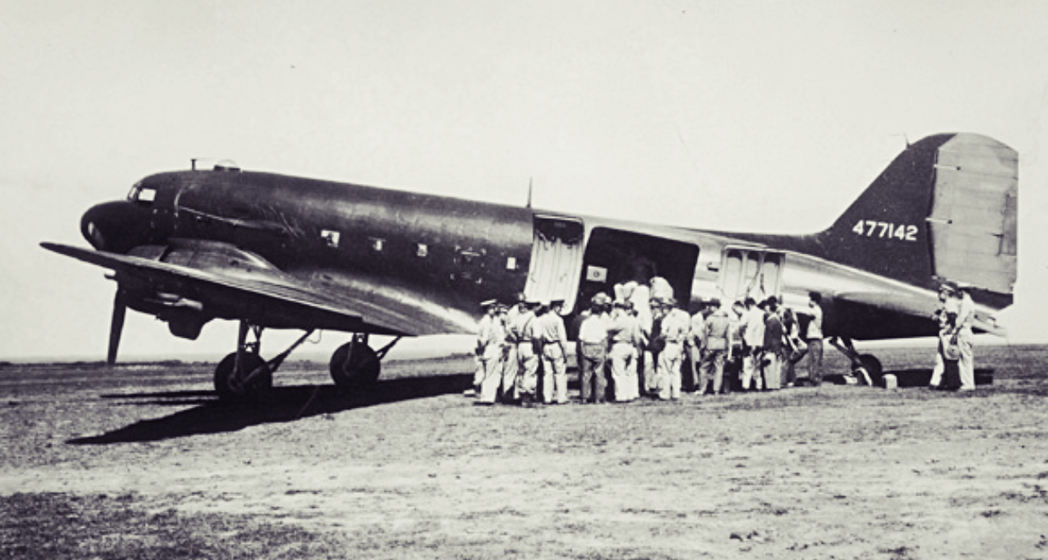 1948年6月，在首爾和濟州島往返的軍機。 圖／美國國家檔案局