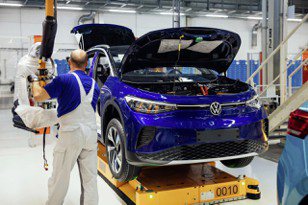 Volkswagen要趁Tesla遇生產瓶頸急起直追　有信心3年內成為全球電動車龍頭！