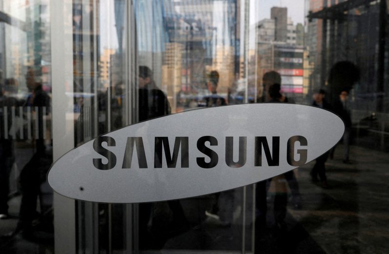 韓媒報導，韓國三星電子（Samsung Electronics）明天將開始以環繞閘極（GAA）架構，量產3奈米晶片。三星電子已為迎頭趕上全球晶圓代工龍頭台積電奠定基礎。 路透社