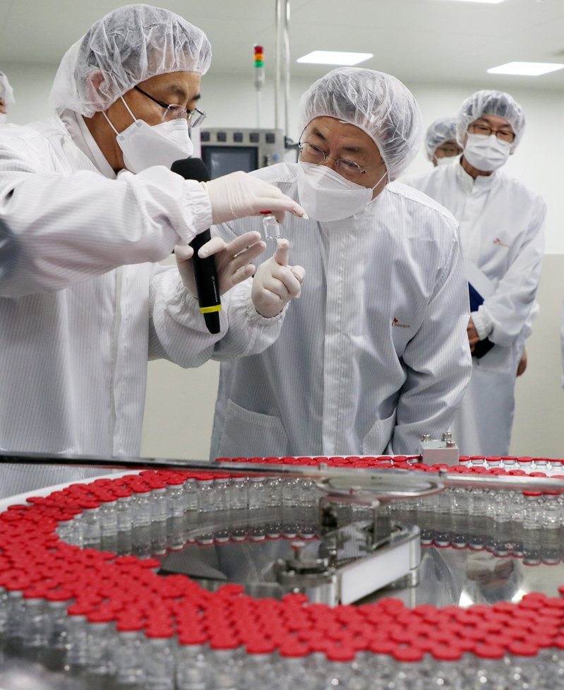 南韓當局今天說，在獲得積極的臨床數據後，批准由SK生物科學公司（SK Bioscience）生產的第一支國內開發的新冠疫苗，供大眾使用。歐新社
