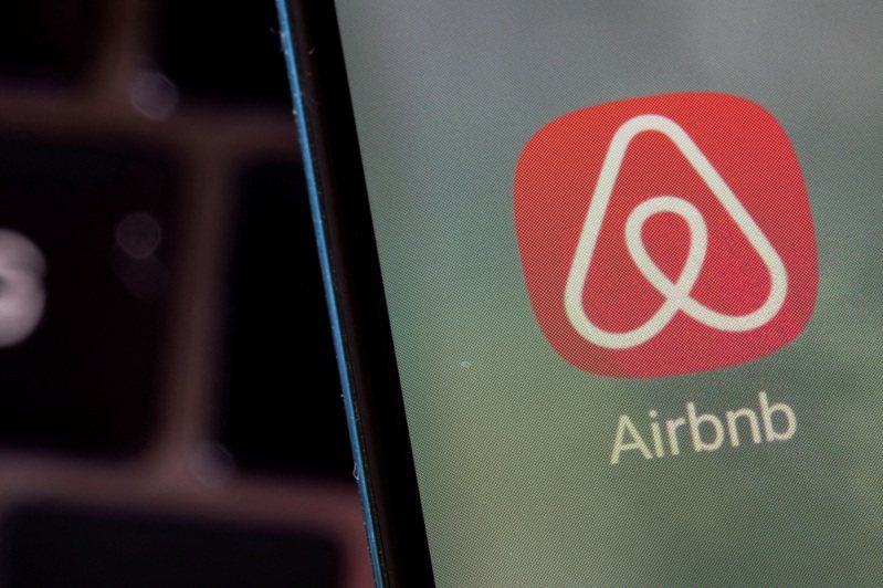 Airbnb宣布全球永久性禁止平台民宿辦趴，除防疫考量外，也為睦鄰。路透