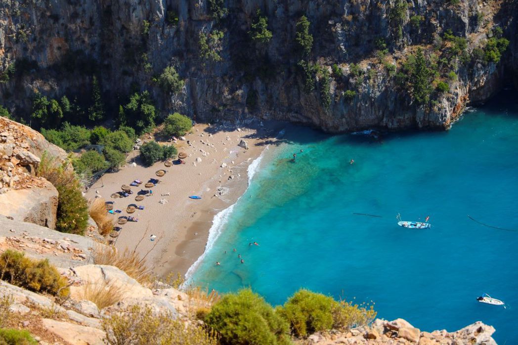 法拉爾雅是土耳其知名的度假勝地，以其純淨的沙灘和蔚藍的海灣而知名。圖/土耳其旅遊...