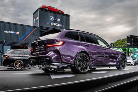 影／性能旅行車奔上Goodwood速度嘉年華　全新<u>BMW M3</u> Touring身披經典紫羅蘭漆亮相！