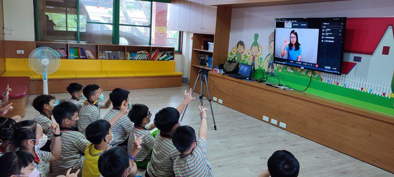 台南市試辦手語教學課程，學生都覺得很有趣。圖／教育局提供