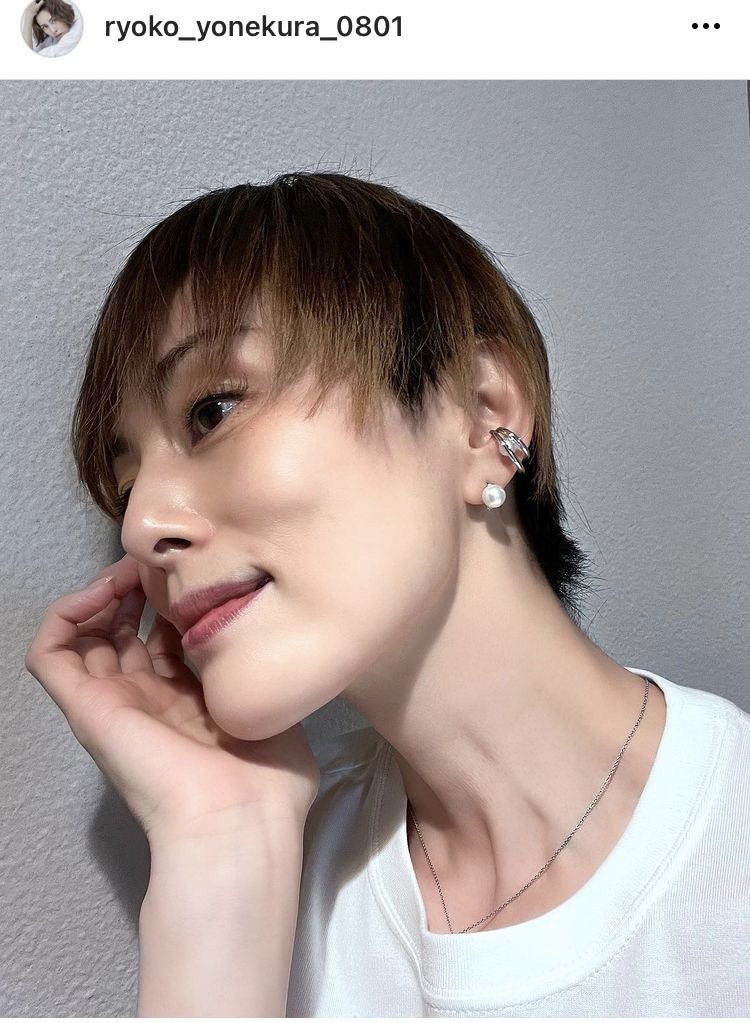 日本女星米倉涼子在IG分享配戴MIKIMOTO珍珠耳環和耳骨夾的自拍照。圖／摘自IG @ryoko_yonehara_0801