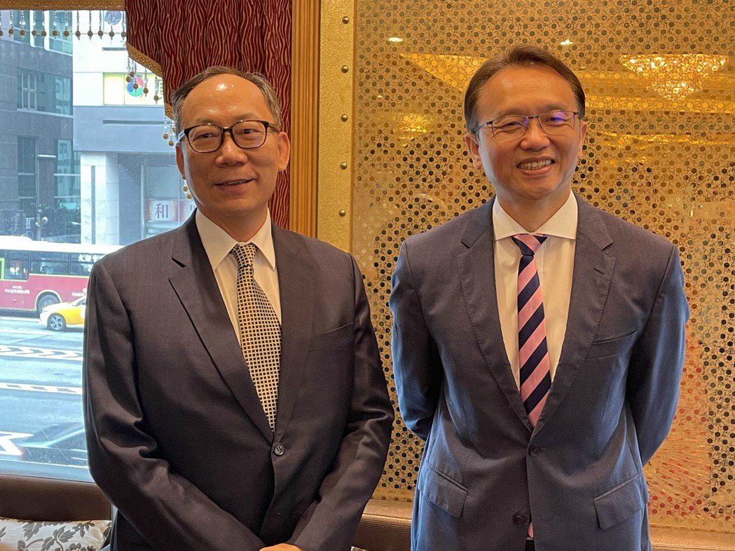 展碁國際總經理林佳璋（左）、宏碁董事長陳俊聖（右）。記者吳凱中/攝影
