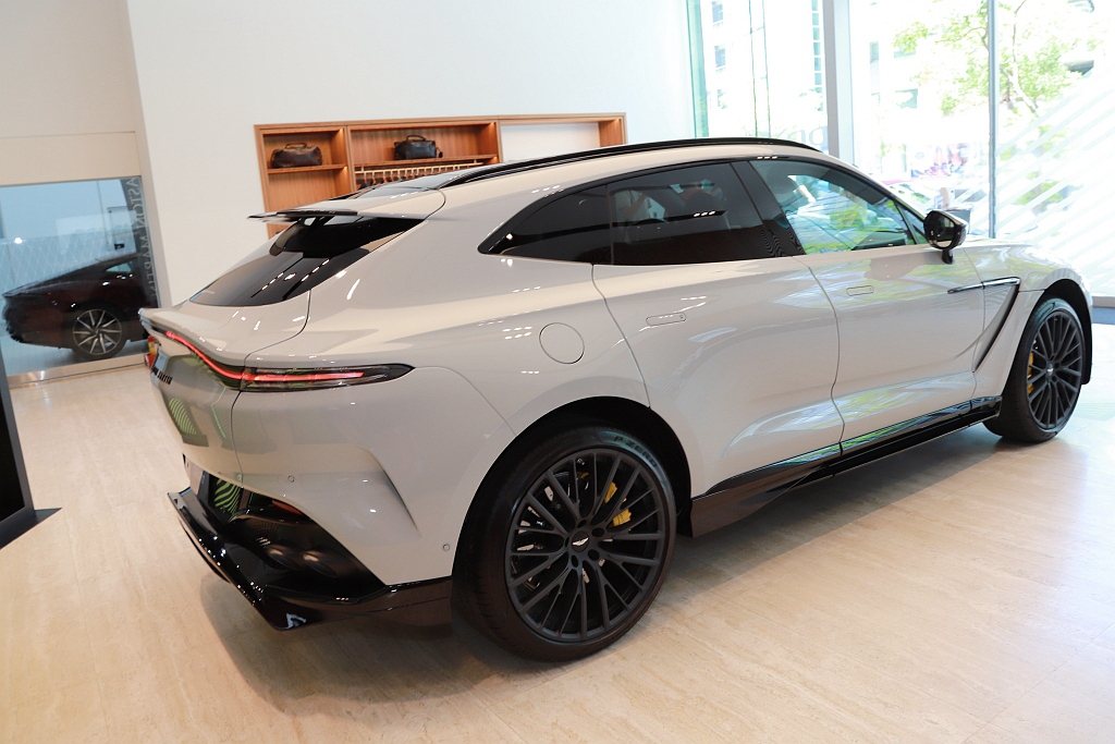 Aston Martin DBX707車尾線條構築於視覺美學與空氣力學的雙重考量...