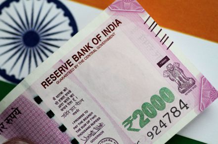 知情人士稱，印度政府希望資金方面自食其力，並準備好在本國債券未被納入的情況下應對可能出現的債券市場下跌。圖為印度盧比示意圖(路透社)