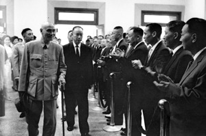 1961年7月1日，中央銀行在台北復業，蔣中正總統（左一）巡視。圖／聯合報系資料照片