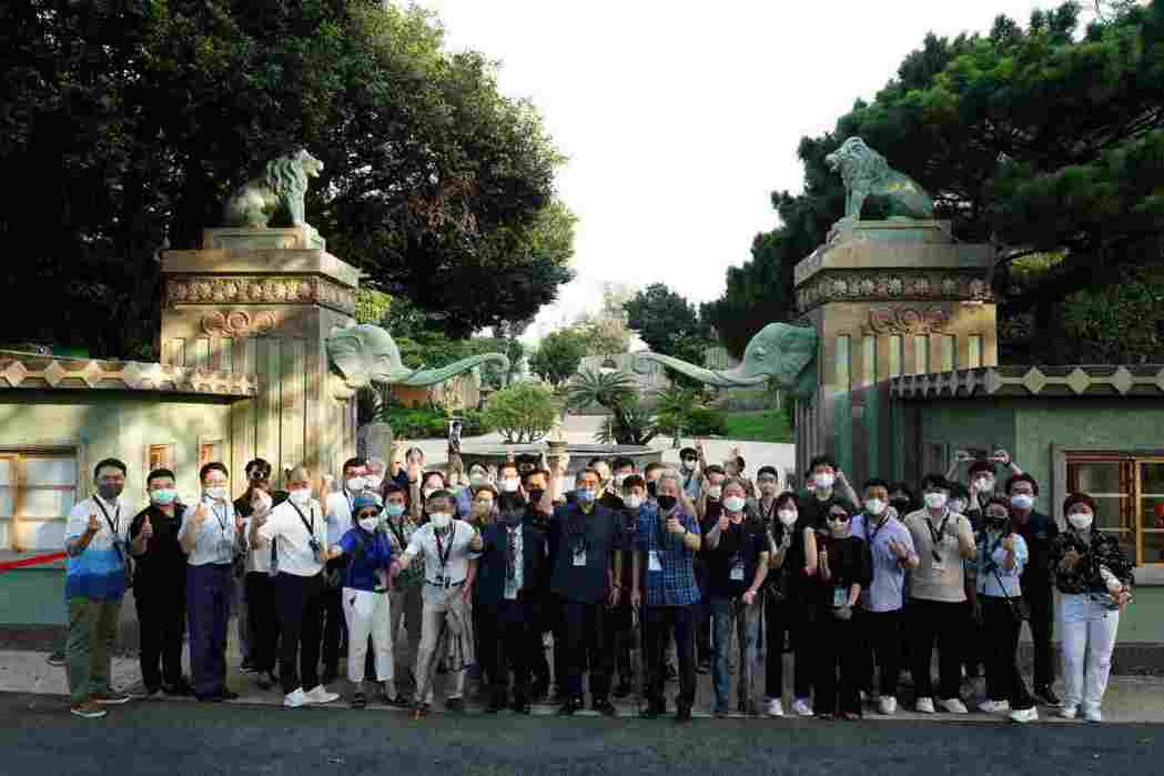 南韓代表團於新竹市立動物園前合影。圖/台灣觀光協會提供
