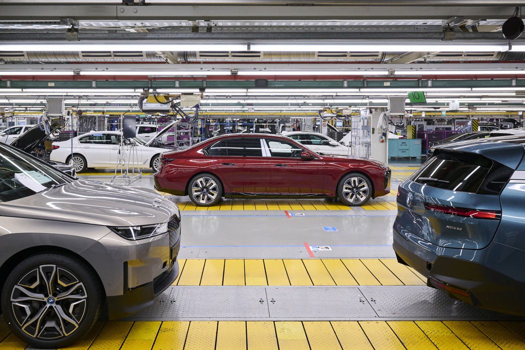 BMW在Dingolfing的工廠亦有生產純電休旅iX。 摘自BMW