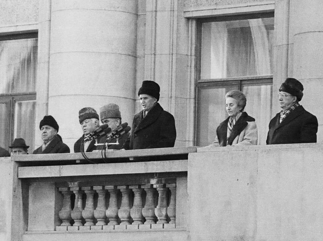 1989年12月21日——羅馬尼亞掀起革命之際——獨裁者西奧塞古發表演說。西奧塞...