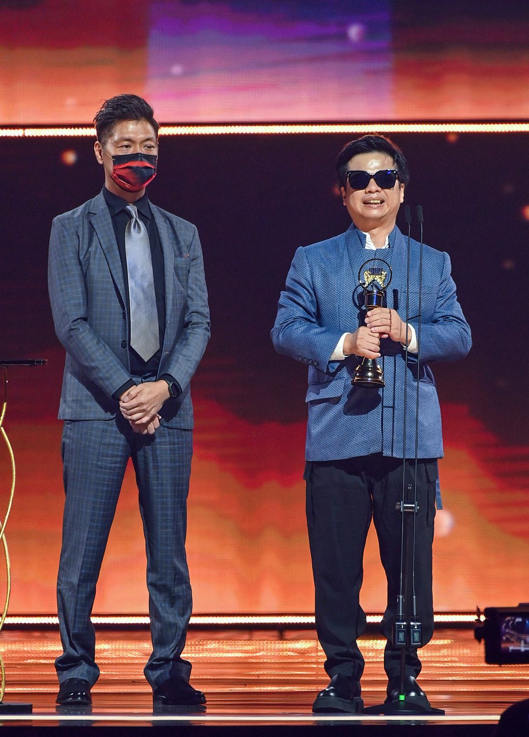 王俊傑（前）榮獲今年金曲獎的最佳台語男歌手獎。 圖／台視提供
