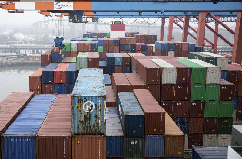 德国、荷兰等欧洲港口的劳工发动罢工或怠工，使预定运往美国的货柜堆积如山。美联社(photo:UDN)