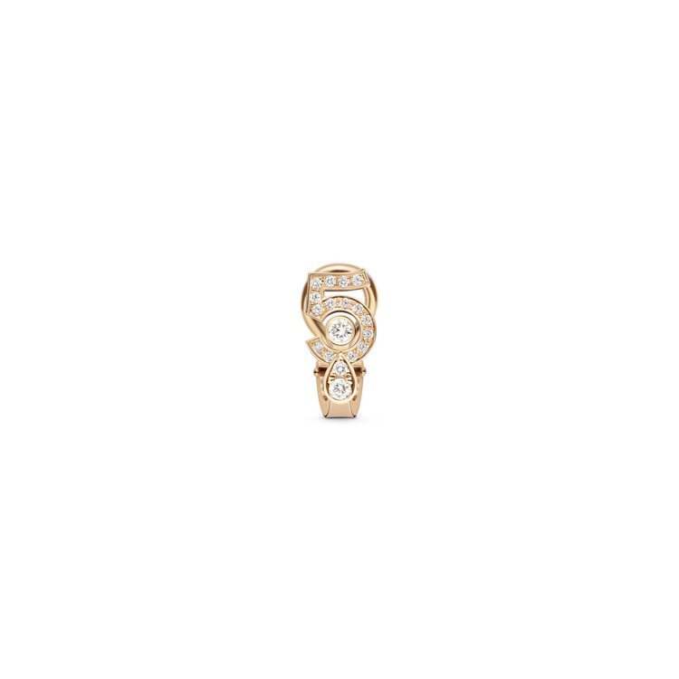 ETERNAL N°5單邊耳環，18K Beige米色金鑲嵌18顆總重約0.18克拉明亮式切割鑽石，12萬4,000元。圖／香奈兒提供