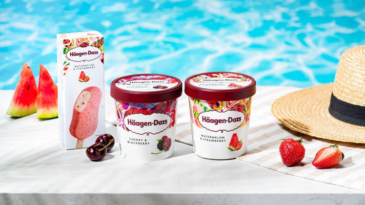 全新推出的西瓜草莓冰淇淋、櫻桃黑莓冰淇淋、西瓜草莓脆皮雪糕。圖／哈根達斯提供