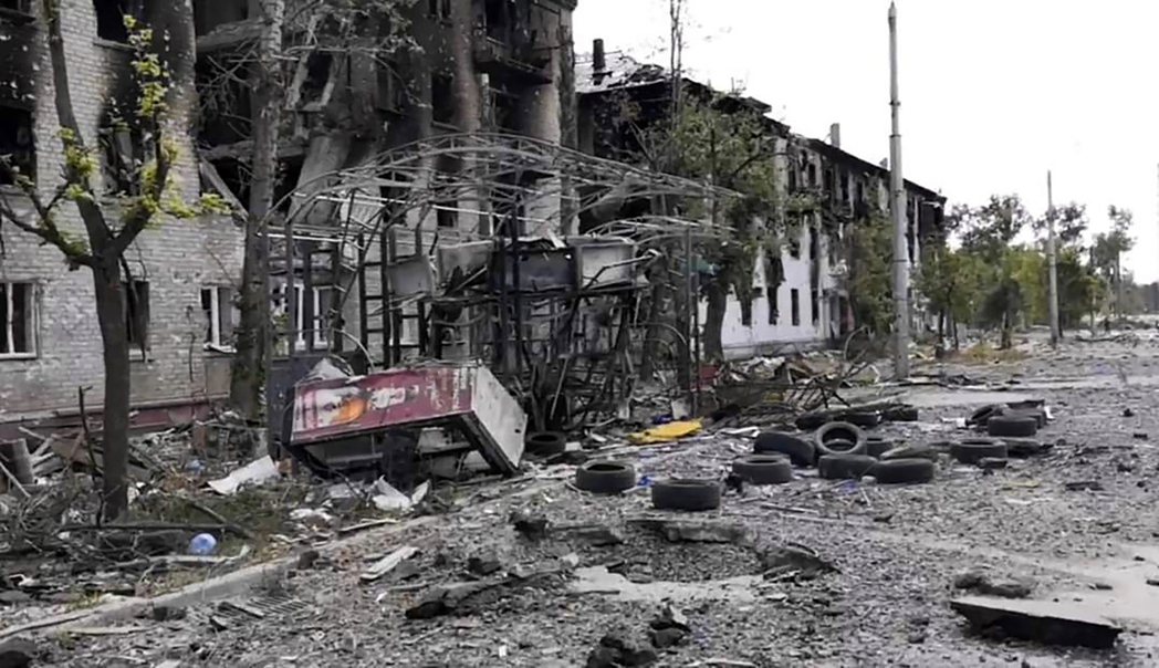 3日公布的照片顯示，利西昌斯克住宅毀於戰火。（美聯社）