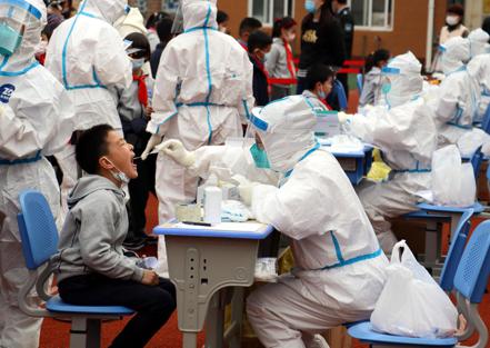 安徽省周一新增231例新冠感染者，疫情面臨向中國大陸重要的一大經濟腹地蔓延的風險，當地政府在爭分奪秒控制疫情。示意圖，取自新華社。