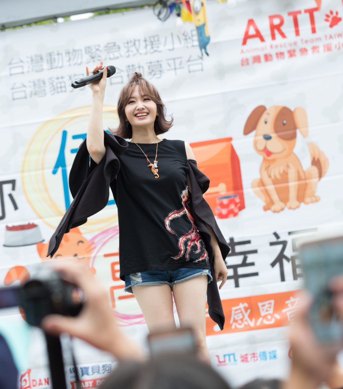 女歌手朱俐靜生前熱心公益，台灣動物緊急救援小組曾邀她參與愛護動物感恩音樂會。圖／台灣動物緊急救援小組提供
