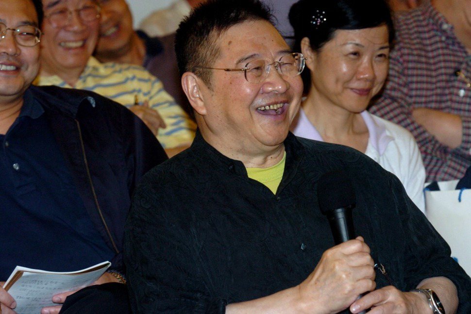 2006年，倪匡在香港在參加一個講座活動。 圖／中新社