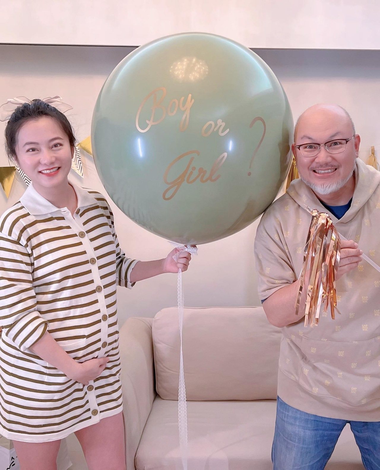 趙小僑（左）與劉亮佐迎接女兒出生。圖/摘自臉書
