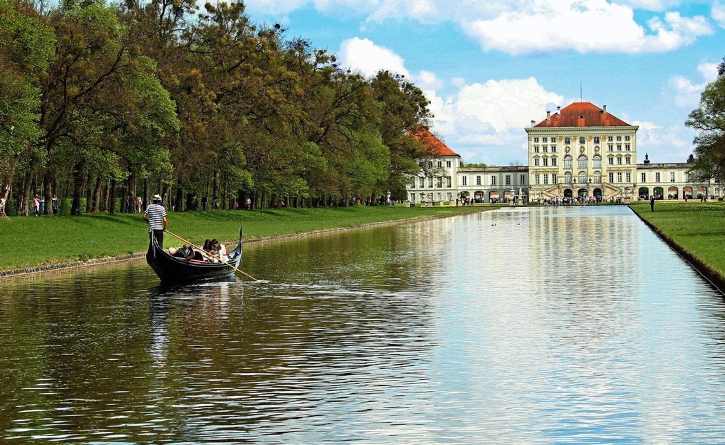 慕尼黑知名景點寧芬堡宮位於市區，於1675年落成，是巴伐利亞統治者的夏宮，寧芬堡...
